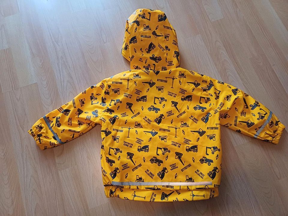 Regenjacke 92/98 in Regis-Breitingen