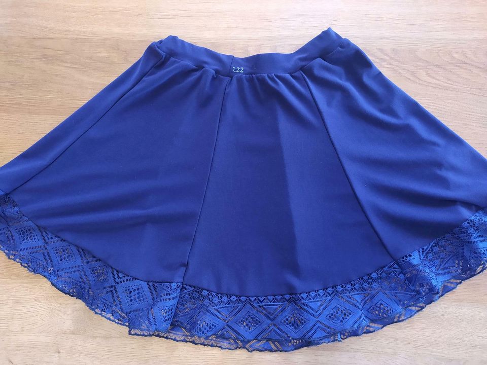 Handmade Sommertop Top Rock Drehrock 122 128 blau Spitze luftig in Wartenberg