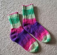 Selbstgestrickte Socken - neon - 30/31 - Fußlänge 19 cm Stuttgart - Weilimdorf Vorschau