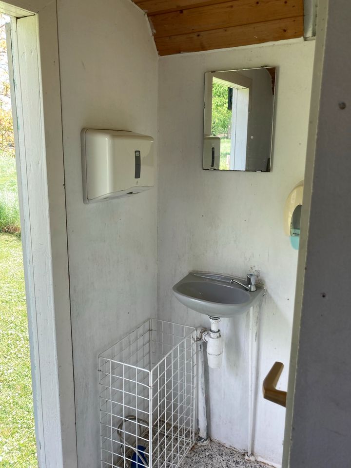 Toilettenwagen/ WC-Wagen, 2 Achs Bauwagen in Issum