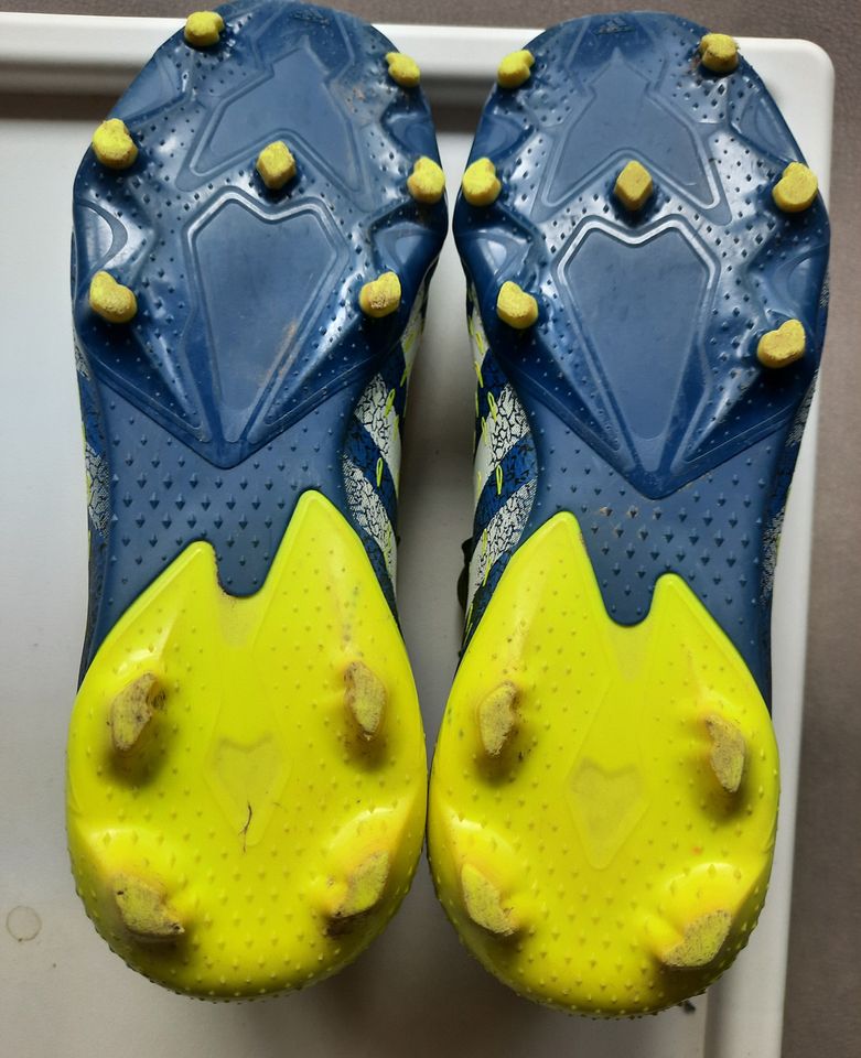 Adidas Predator Fußballschuhe, Stollenschuhe Größe 35 in Gunzenhausen