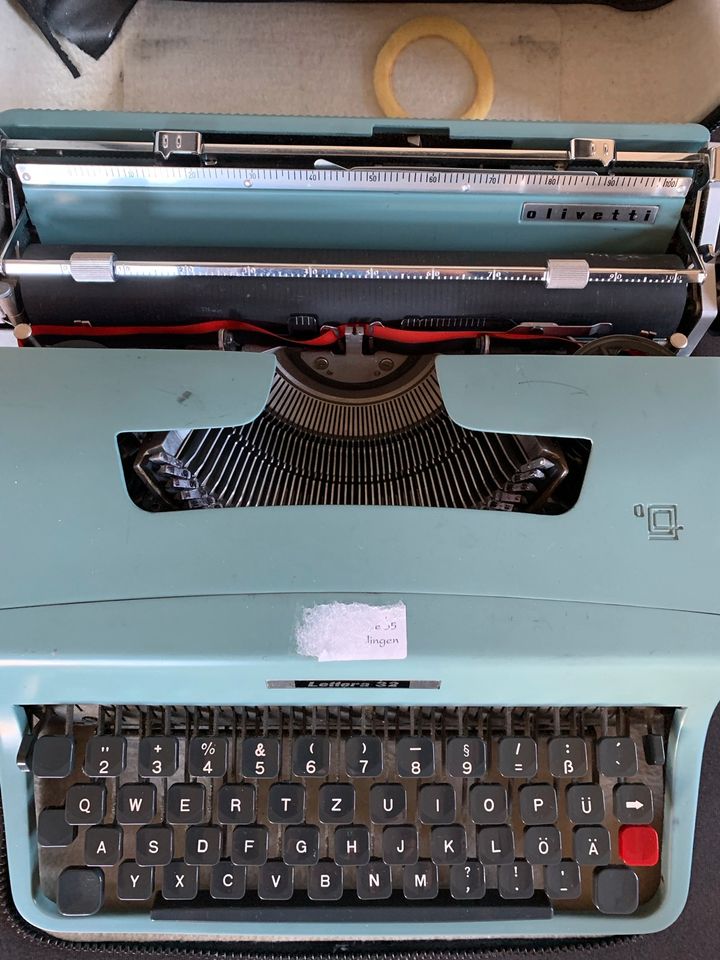Olivetti Schreibmaschine in Eislingen (Fils)