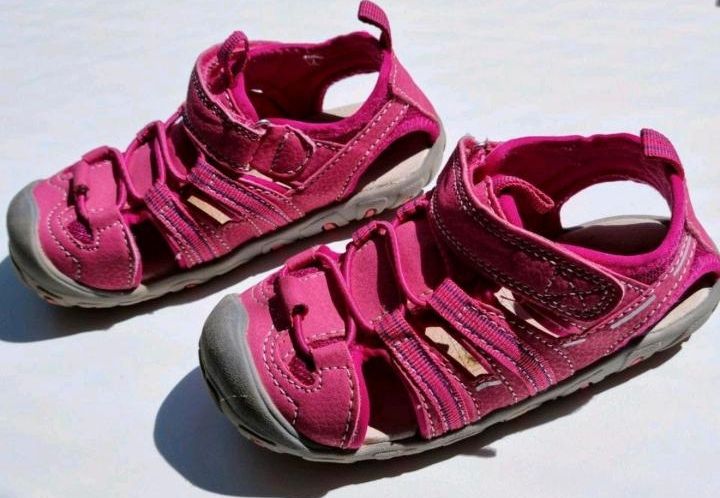 Neuwertige pinke Sandalen von Alive Gr28 in Düsseldorf