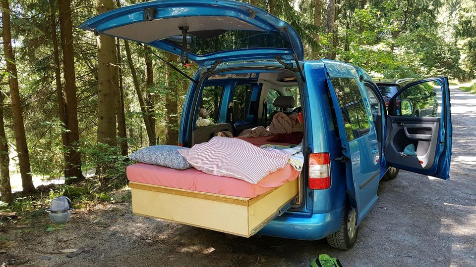 Camping / Campingbox für Caddy Ausziehsystem Tisch/Bett/... in Freiburg im Breisgau