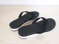 UGG Flip Flops 'Lorrie' 39 Zehentrenner Schwarz Sandalen Nordwestmecklenburg - Landkreis - Grevesmuehlen Vorschau