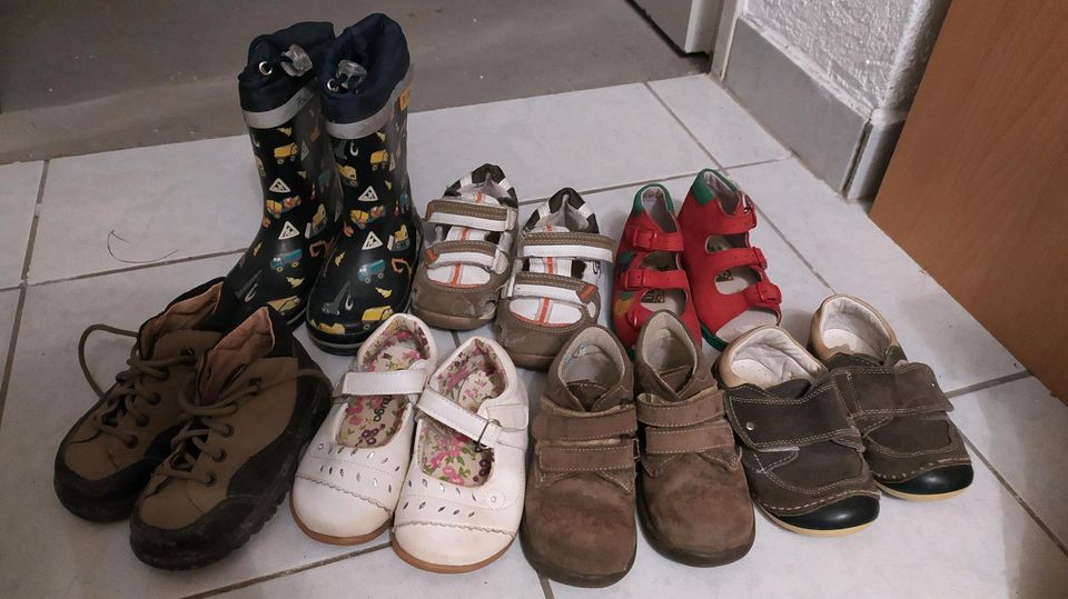 7 Paar Kinderschuhe Stiefel Sandaletten Größe 21 22 in Freital