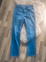 Jeans Gr.1XL/44/46 hoher Bund Mom Jeans unten mit Fransen wie neu Nordrhein-Westfalen - Langenfeld Vorschau