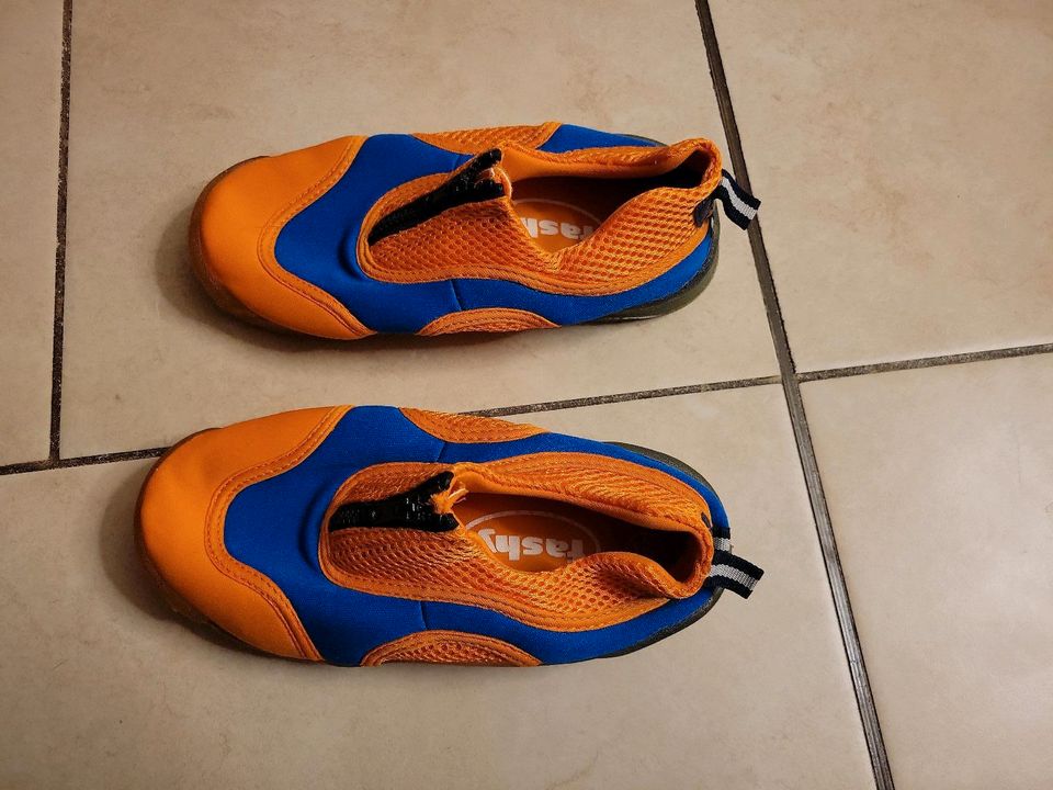 Badeschuhe Schwimmschuhe 30/31 Tribord und 33 fashy in Arnsdorf