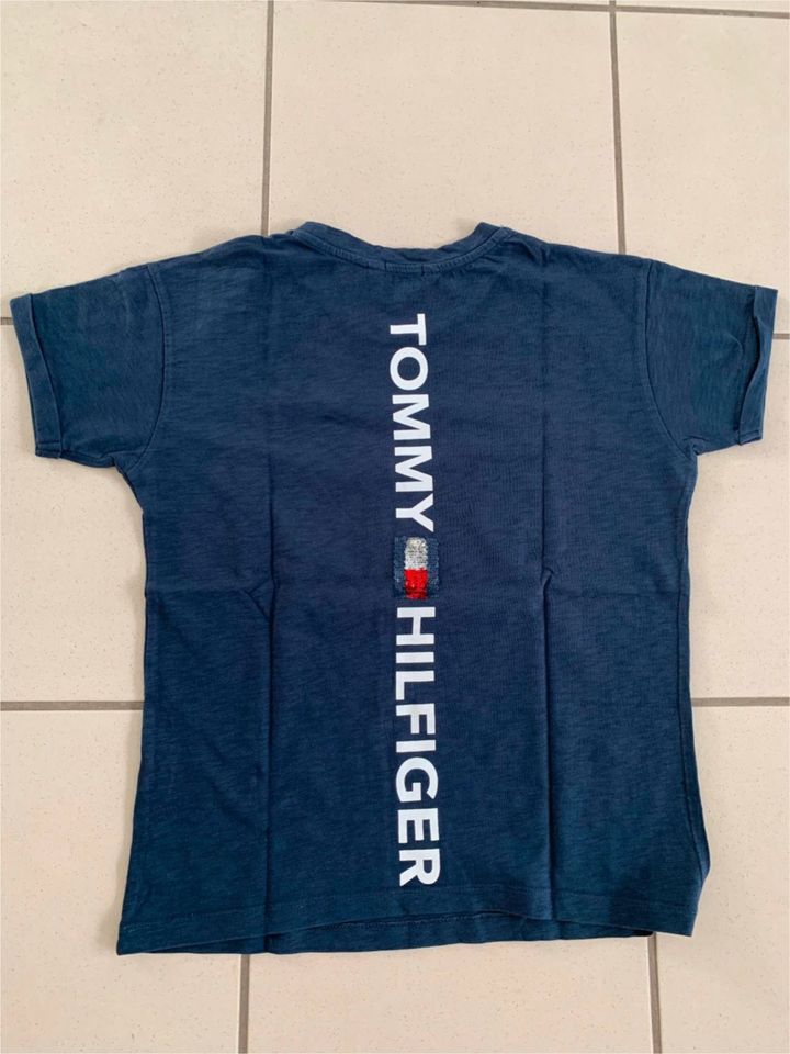 T-Shirt Tommy Hilfiger Gr. 152 gut in Oerlinghausen