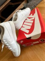 Sneaker Nike weiß 44 München - Untergiesing-Harlaching Vorschau