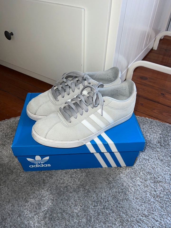 Adidas Sneaker Gr. 39,5 grau Wildleder Damen ♥️ in Nordrhein-Westfalen -  Ahlen | eBay Kleinanzeigen ist jetzt Kleinanzeigen