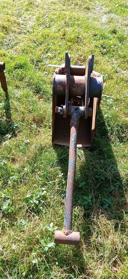 Baggerlöffel Bauernlader Greifer Zange Graben Tiefenlöffel in Vilshofen an der Donau