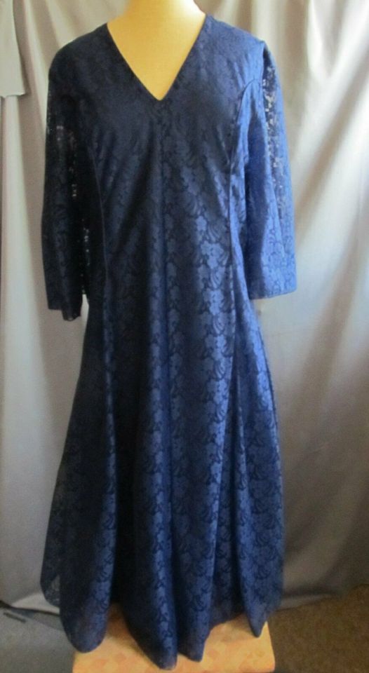 Kleid aus Spitze - Handarbeit - Unikat - Gr 42 blau Vintage 80er in Großheide