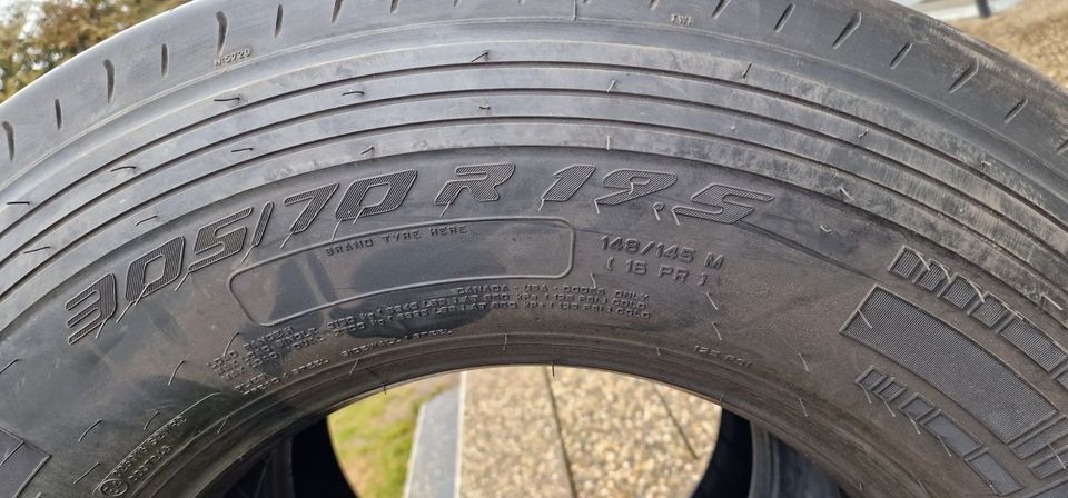 LKW Reifen 305/70R19,5  2Stück in Bogen Niederbay