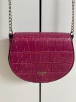 Guess Tasche neuwertig in Fuchsia Bayern - Lochhausen Vorschau