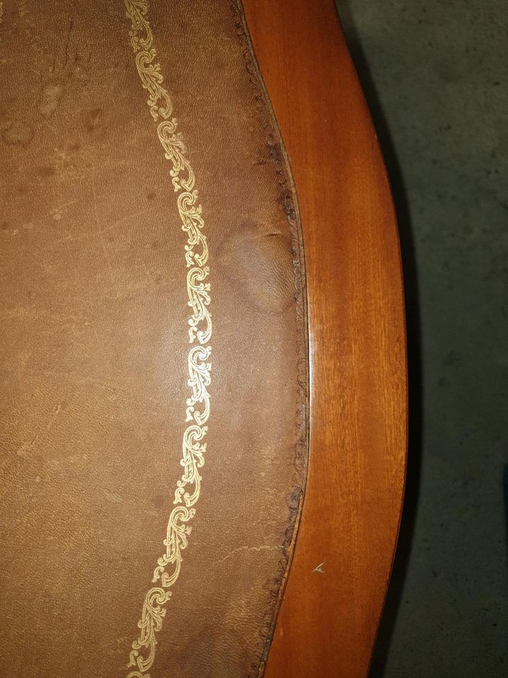 Schöner Beistelltisch Tisch alt Antiquität Gold Leder Intarsien in Norath