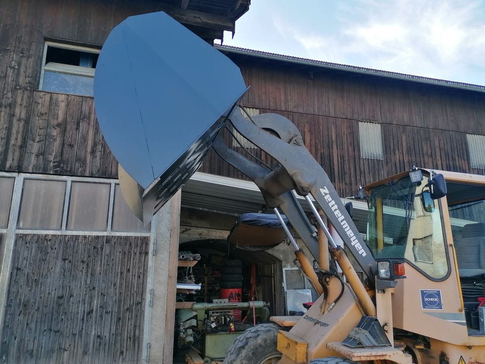 Schaufel CAT Liebherr Volvo Zettelmeyer Claas Kubota Komatsu in Weibhausen