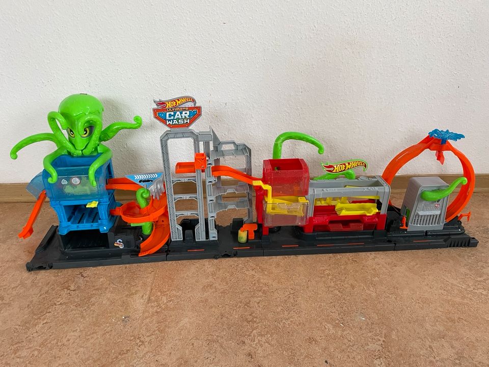Hot Wheels Car wash Bahn Kinder Spielzeug Autos in Alsfeld