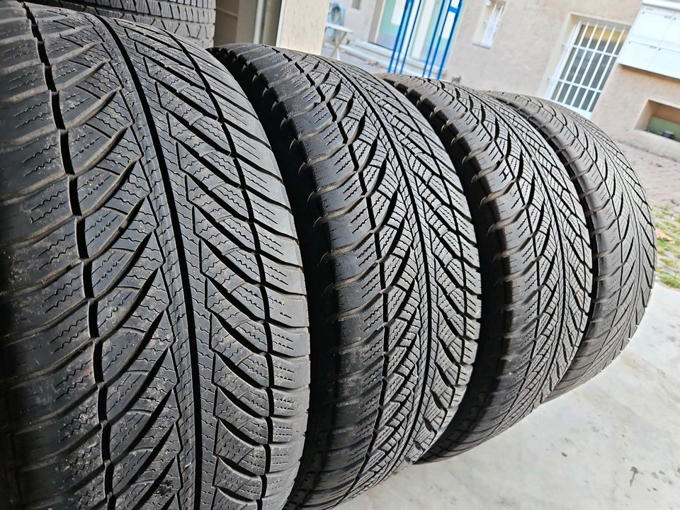 4x 245 45 R18 100V XL RunFlat Goodyear Winterreifen in Stuttgart