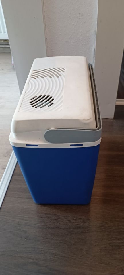 Kühlbox mit 12 Volt Kühlakkus Kühltasche in Remscheid