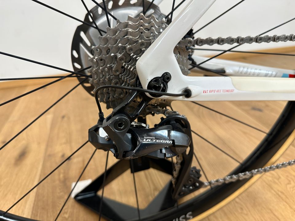 Focus Izalco MAX Disc 8.9 Ultegra Di2 Farbe weiß Größe M in Gengenbach