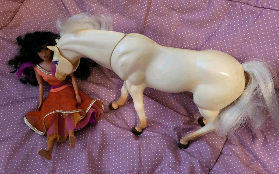 Disney Barbie Esmeralda Pferd Glöckner von Notredame in Erkrath