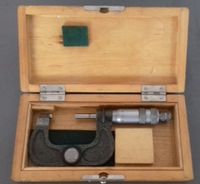 Bügelmessschraube Micrometer 25-50mm aussen DDR Suhl in Box Berlin - Reinickendorf Vorschau
