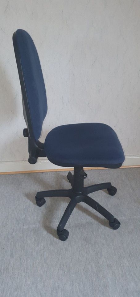 Bürostuhl mit 5 Sicherheitsrollen in blau, Schreibtisch-Stuhl in Bebra