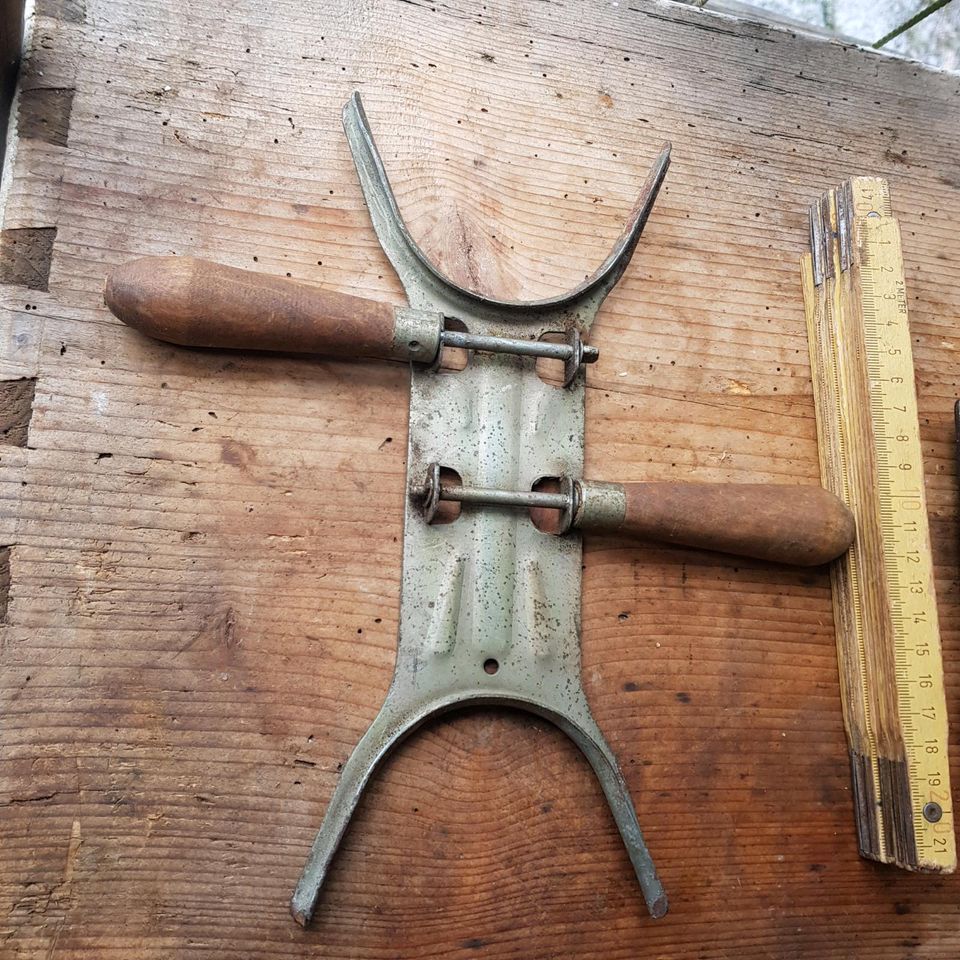 Werkzeug antik Zimmermann Mauer Schnurspinne in Oppach