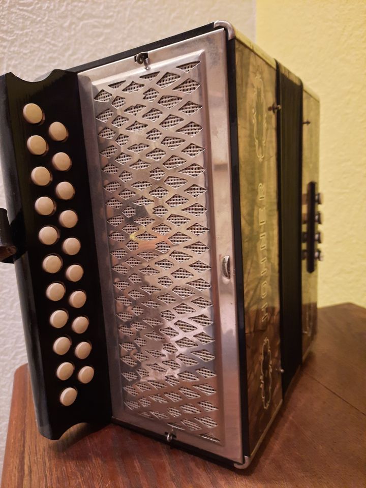 HOHNER / Akkordeon / Zelluloidoberfläche / ca. 1935 in Mülheim (Ruhr)