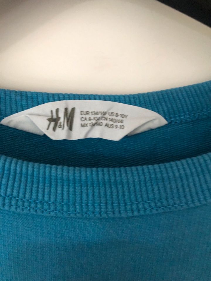 Strahlend blauer Pullover *H&M * Gr. 134/140* in Bielefeld