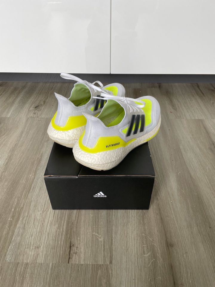 Adidas Ultraboost 21 Gelb Weiß 46 2/3 Sneaker Schuhe in Düsseldorf