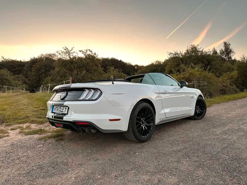 Unvergessliches Fahrerlebnis verschenken - Ford Mustang V8 mieten in Hattersheim am Main