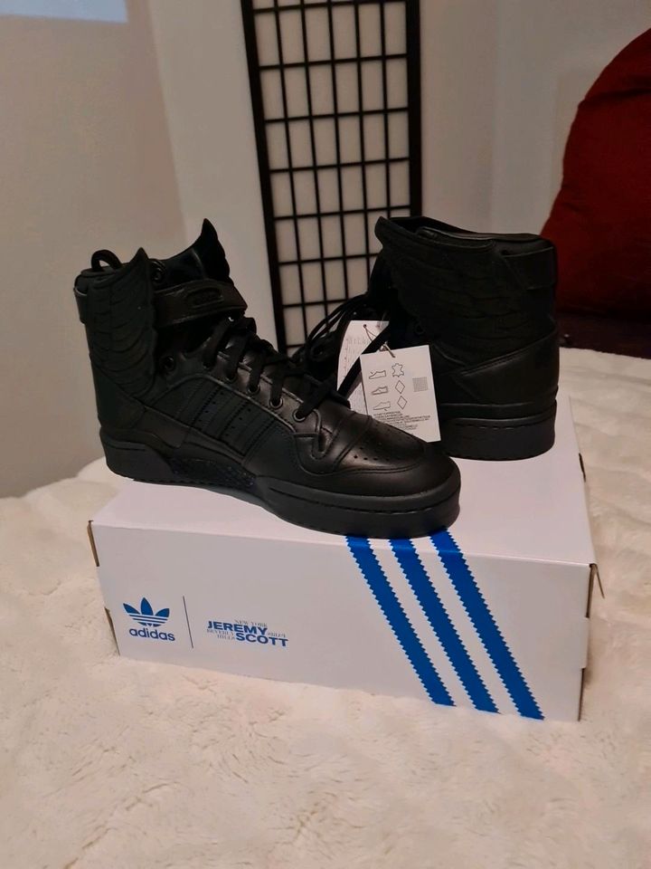 Adidas Wings 4.0 x Jeremy Scott Cloud Black 2022 | EU 45 1/3 in Stuttgart