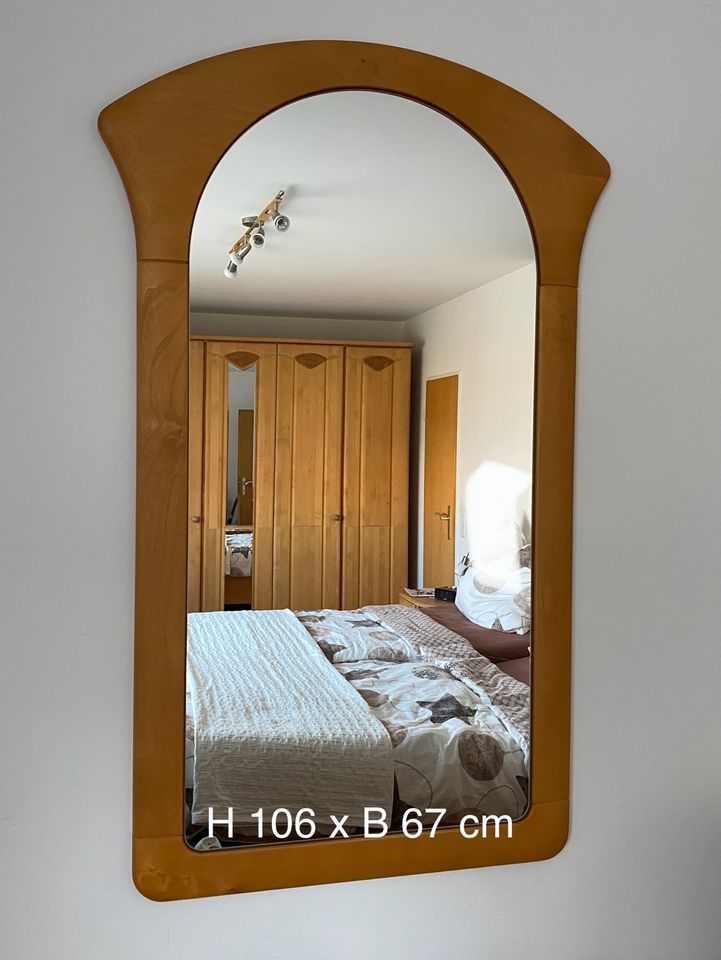 Echtholz massiv komplett Schlafzimmer Erle Spiegel Bett in Niederkassel