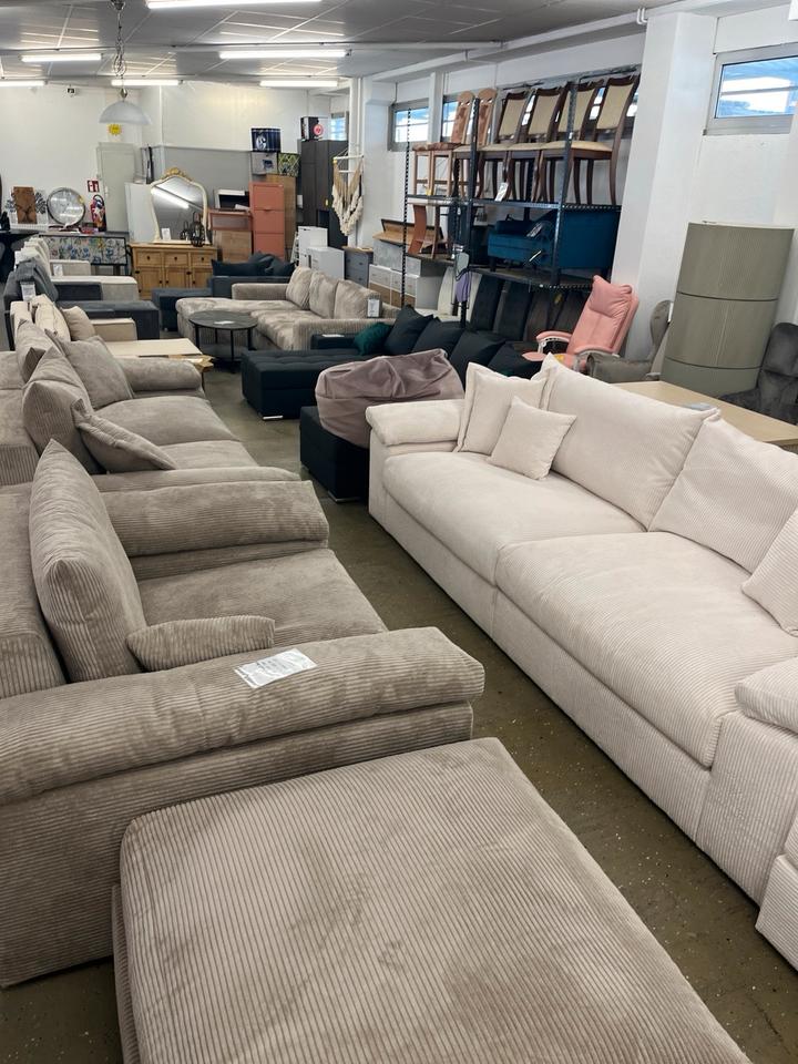 Räumungsverkauf❗️ Ecksofa Tische Stühle Lampen bis zu 70% Rabatt in Gladenbach