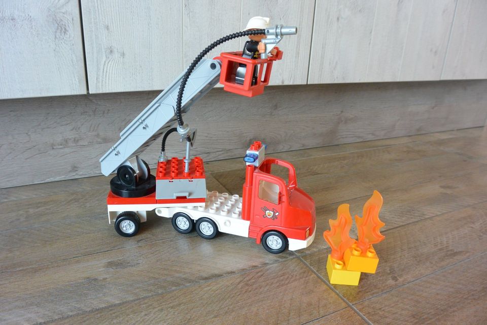 Lego Duplo Feuerwehr Leiterwagen 5682 in Hamburg