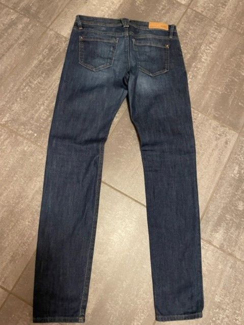 EDC Jeans Skin Fit W28 L32 Mittelblau in Würselen