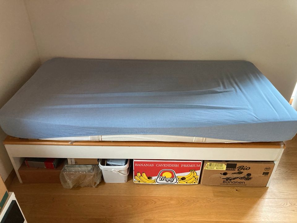 Bett massiv kein Ikea Hemnes in Laugna