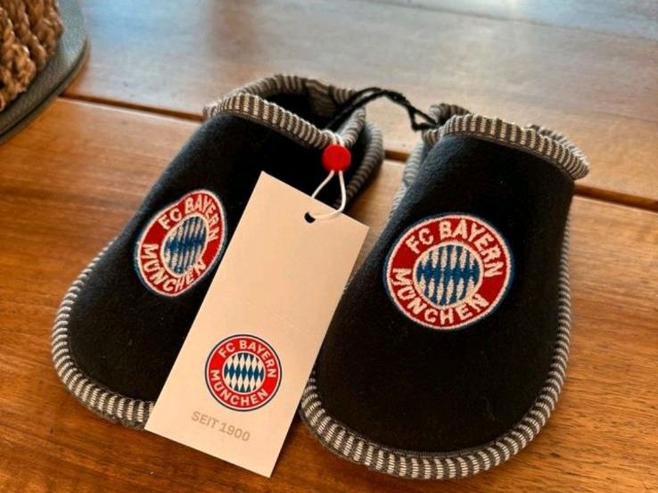 FC Bayern München Hausschuhe Kinder Neu! ! in Villingen-Schwenningen