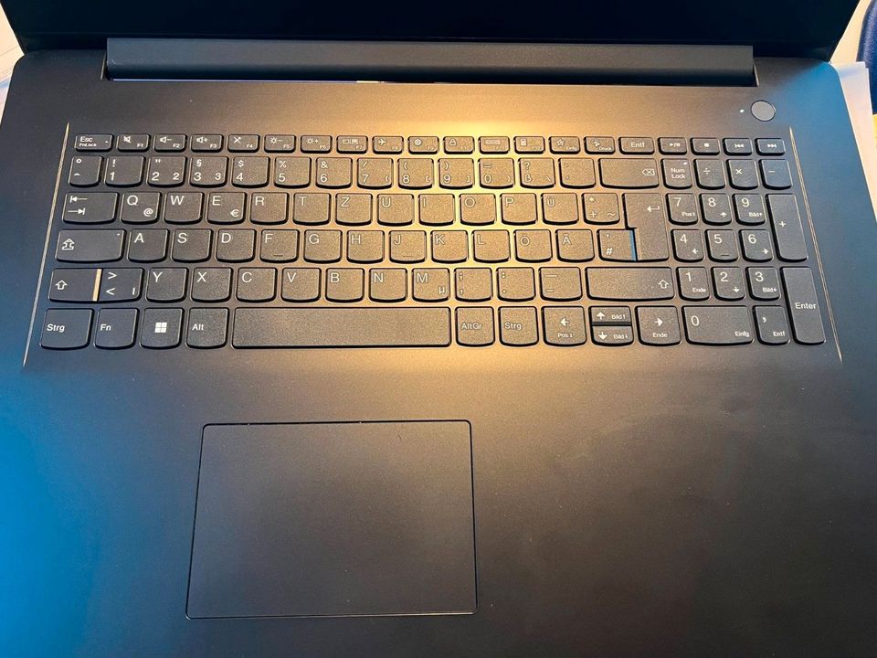 V17 G2-ITL Laptop (Lenovo) - Type 82NX WIN 11 PRO [gebraucht] in Marl