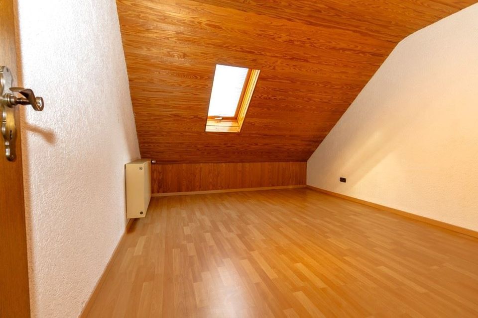 Ihr neues, großzügiges Eigenheim: Exzellente Wohnlage, viel Platz, Doppelgarage in Wehretal