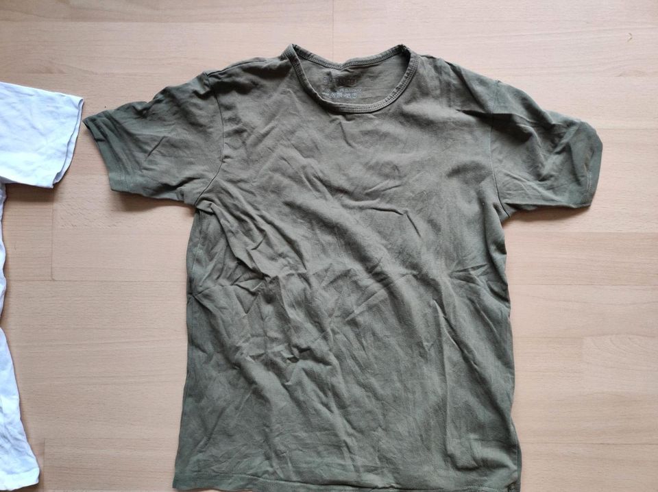 3 Kurzarm- Unterhemden Shirts158/164 in Bietigheim-Bissingen