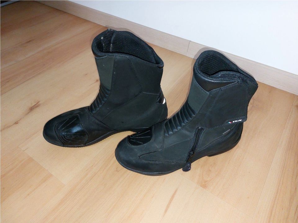 Motorradstiefel in Syrau