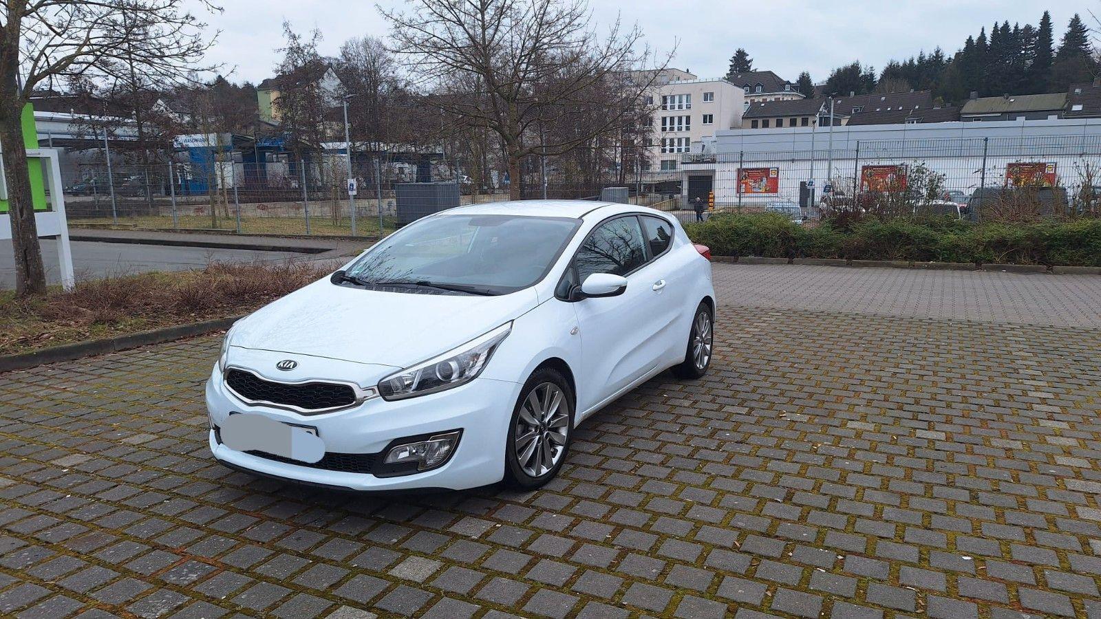 Abbildung des Autos Kia cee&#x27;d &#x2F; Ce…