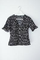Kurzärmelige Bluse XS 34 Blüten romantisch süß business Büro Sachsen - Rötha Vorschau