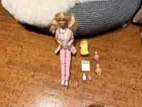 Doctor Barbie Happy Family Baby von Mattel mit Barbie aus 1966 Nordrhein-Westfalen - Bad Oeynhausen Vorschau