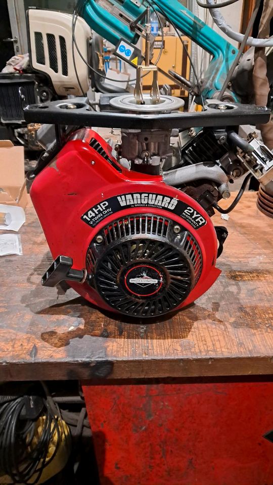 Briggs & Stratton Vanguard Schnittmodell Motor in Berga/Elster