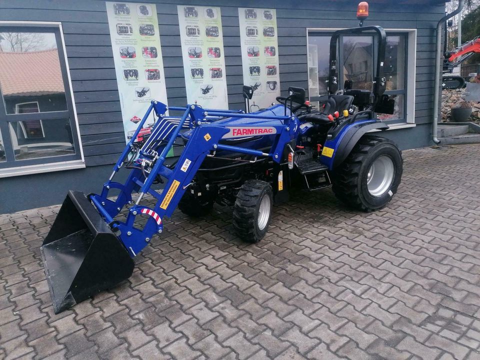 Farmtrac 26 mit Frontlader, Kleintraktor, Schlepper in Mulda