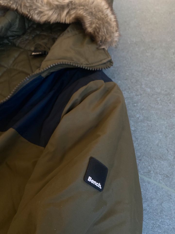 Bench Herren Mantel Parka Gr. M Winter Jacke Kapuze oliv grün in Berlin